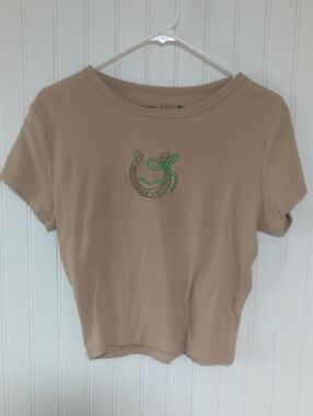 Tan Short-Sleeve Tee with Green Embroidered Horseshoe Accent
